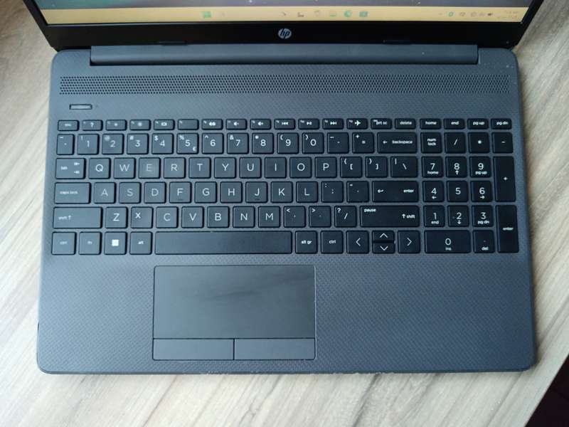 Hp Notebook 255 G8 AMD Ryzen 5 + Free Laptop Bag
