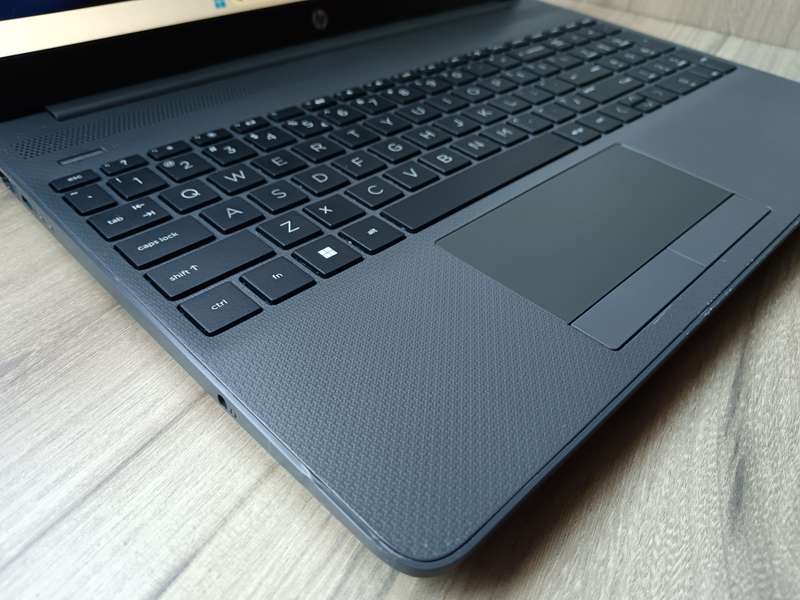 Hp Notebook 255 G8 AMD Ryzen 5 + Free Laptop Bag