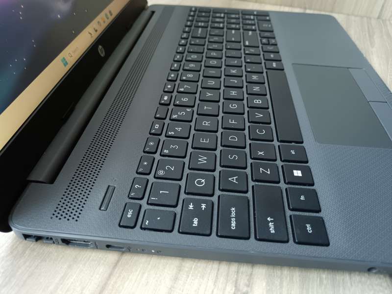Hp Notebook 255 G8 AMD Ryzen 5 + Free Laptop Bag