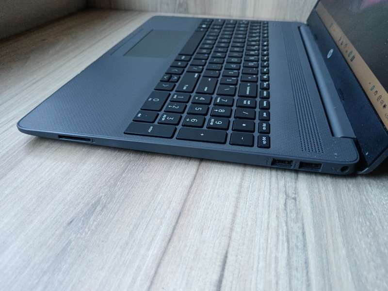 Hp Notebook 255 G8 AMD Ryzen 5 + Free Laptop Bag