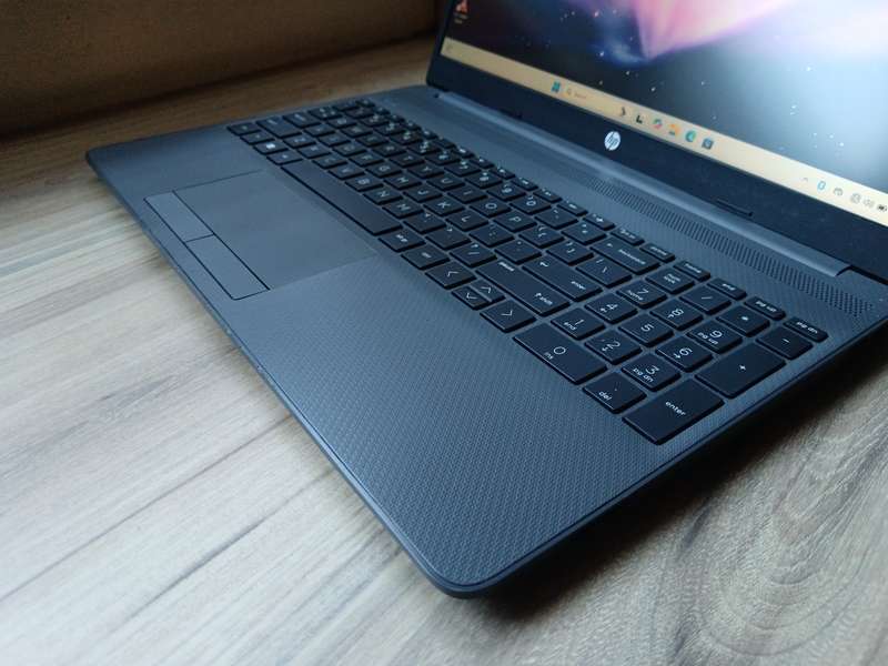 Hp Notebook 255 G8 AMD Ryzen 5 + Free Laptop Bag