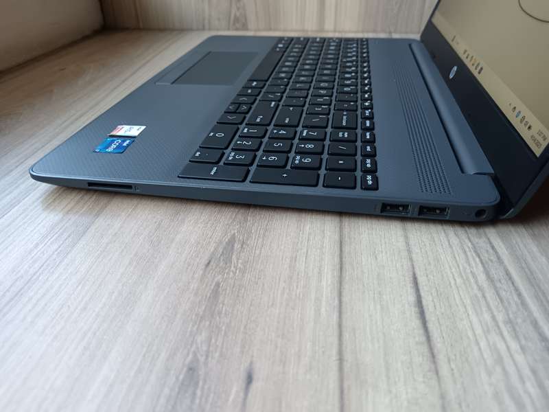 Hp laptop 15-dw3xxx Intel Core i7 11th Gen + Free Laptop Bag