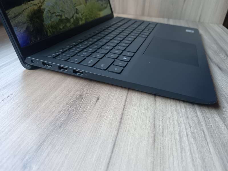 Dell Vostro 3510 Intel Core i5 + Free Laptop Bag