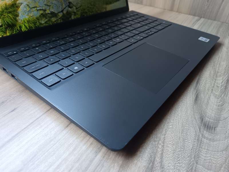 Dell Vostro 3510 Intel Core i5 + Free Laptop Bag