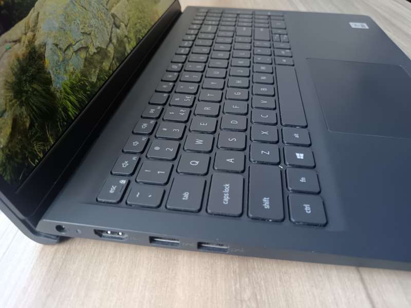 Dell Vostro 3510 Intel Core i5 + Free Laptop Bag