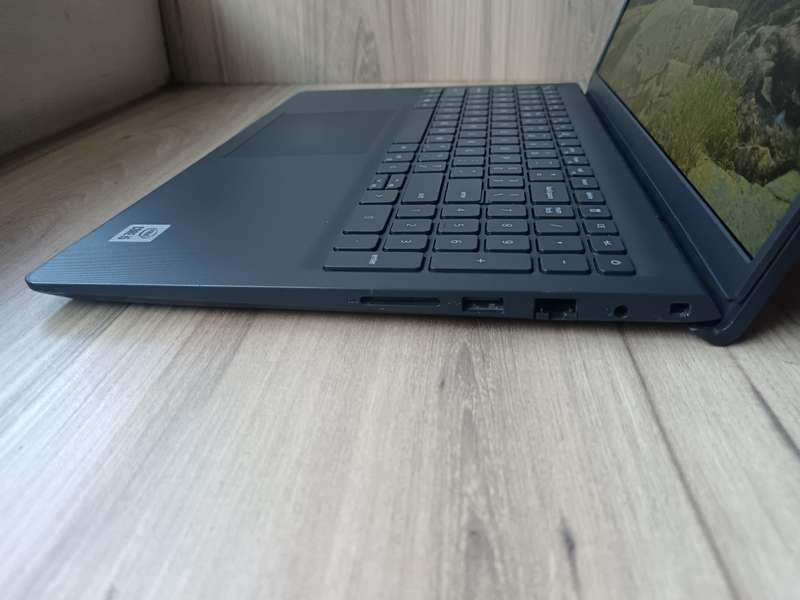 Dell Vostro 3510 Intel Core i5 + Free Laptop Bag