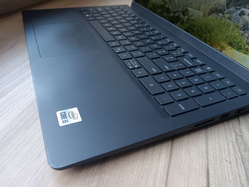 Dell Vostro 3510 Intel Core i5 + Free Laptop Bag