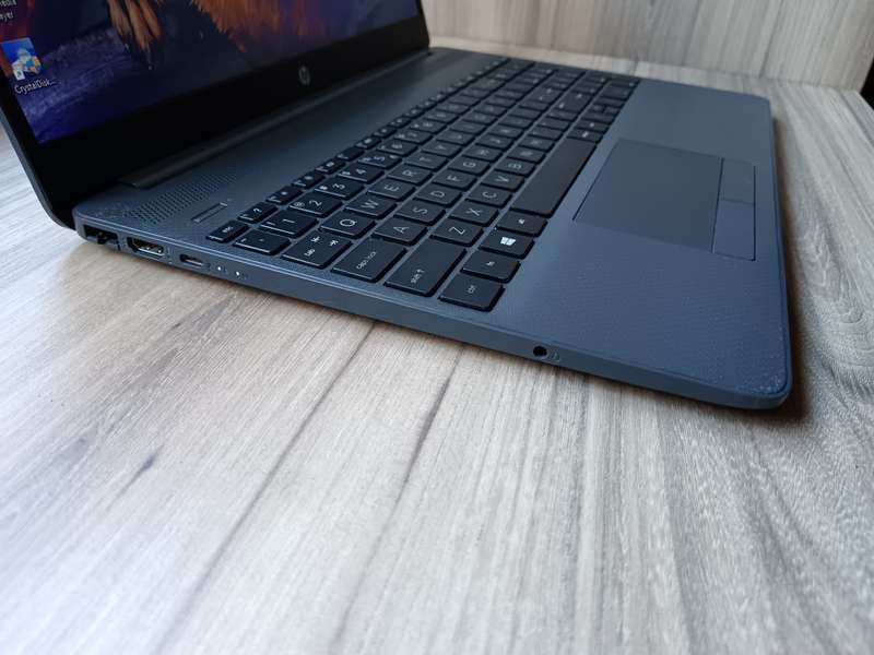 Hp Notebook 255 G8 AMD Ryzen 3 + Free Laptop Bag