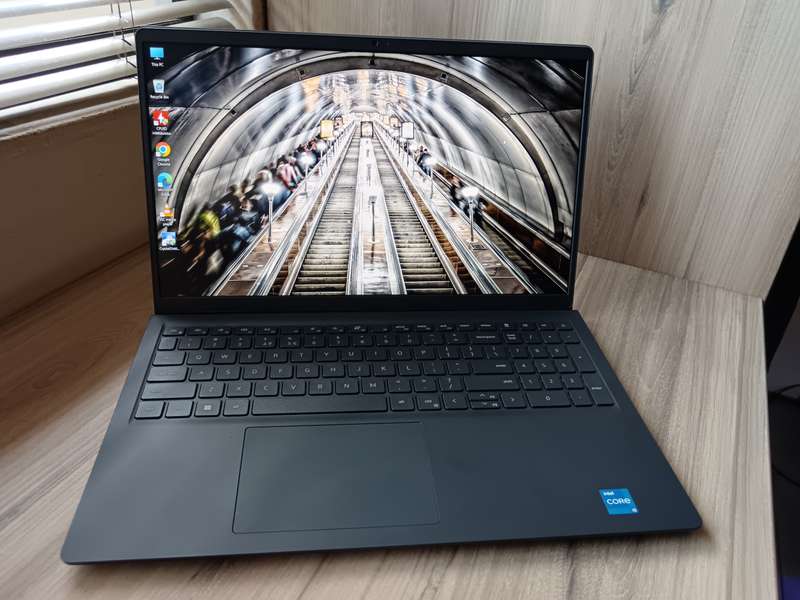 Dell Vostro 3520 Intel Core I5 12th Gen + Free Laptop Bag