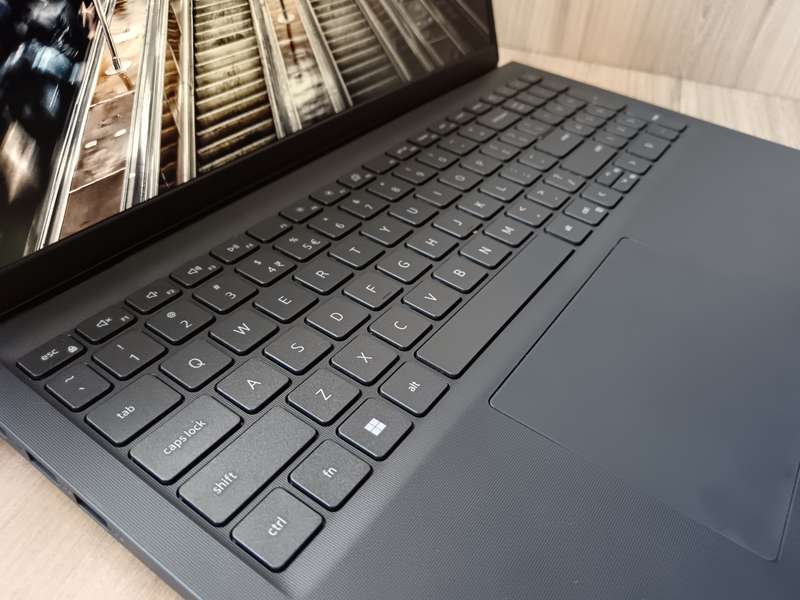 Dell Vostro 3520 Intel Core I5 12th Gen + Free Laptop Bag