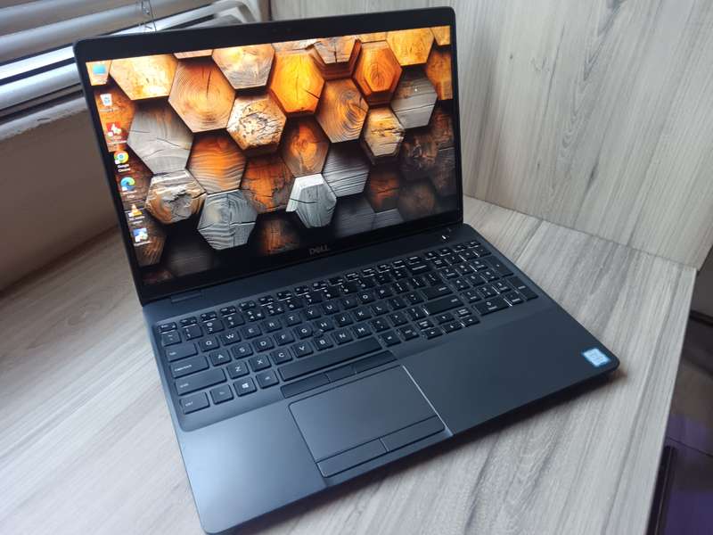 Dell Latitude 5500 Intel Core i5 + Free Laptop bag