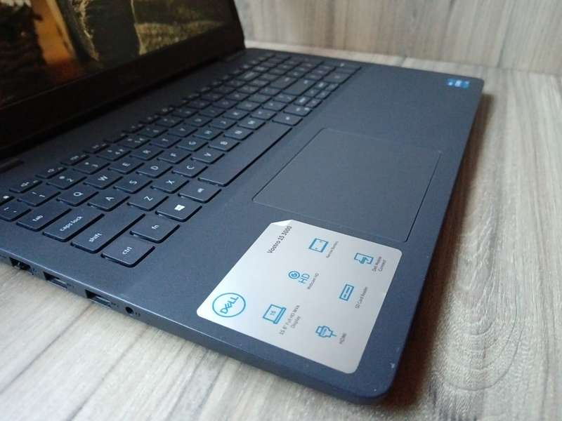 Dell Vostro 3500 11th Gen Intel Core i5 + Free Laptop Bag