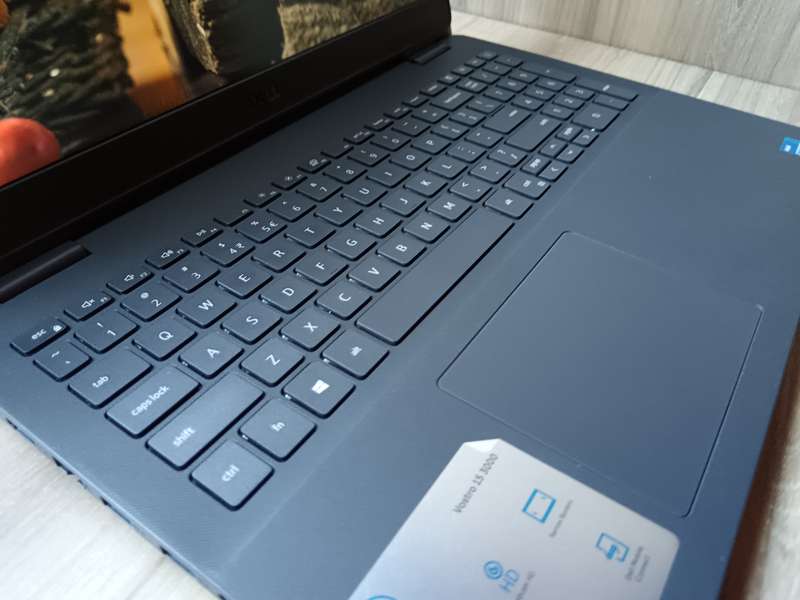 Dell Vostro 3500 11th Gen Intel Core i5 + Free Laptop Bag