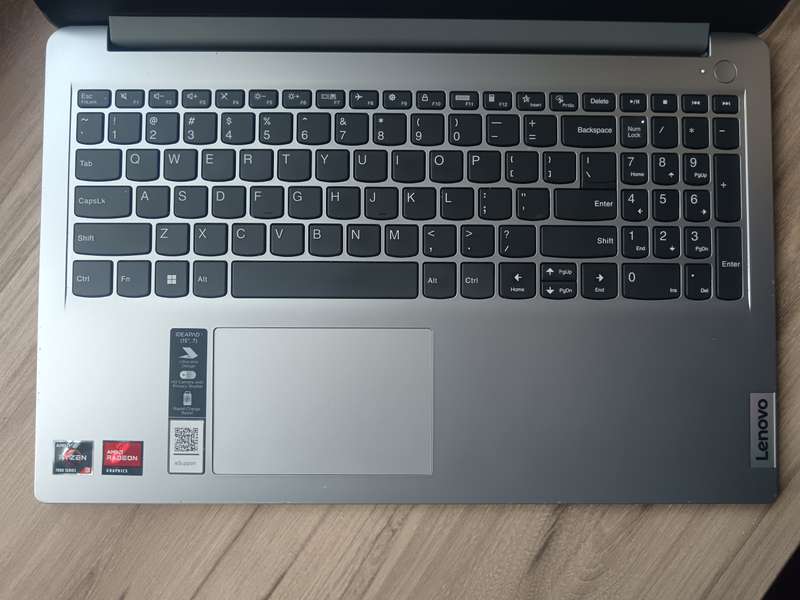 Lenovo IdeaPad 1 AMD Ryzen 3 7320U + Free Laptop Bag