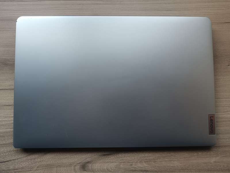 Lenovo IdeaPad 1 AMD Ryzen 3 7320U + Free Laptop Bag