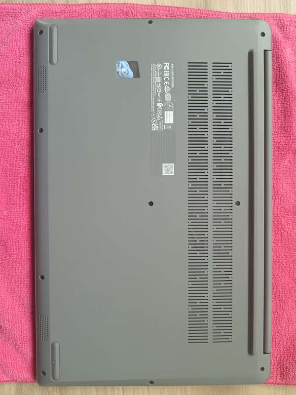 Lenovo IdeaPad 1 AMD Ryzen 3 7320U + Free Laptop Bag