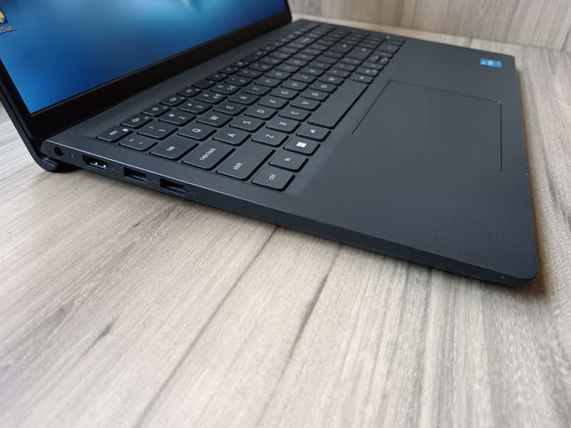 Dell Vostro 3520 Intel Core I3 12th Gen + Free Laptop Bag
