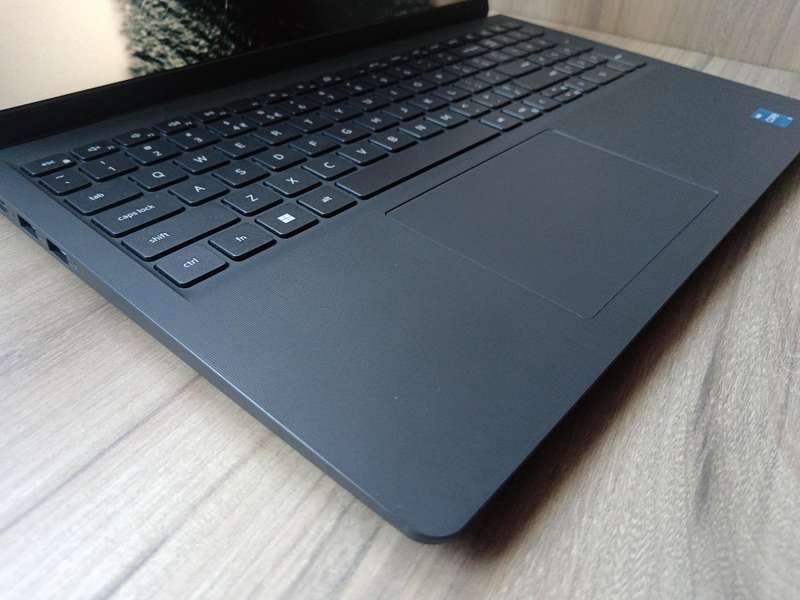 Dell Vostro 3520 Intel Core I5 12th Gen + Free Laptop Bag