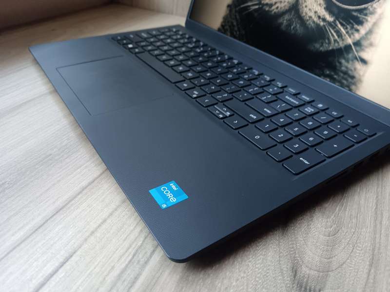 Dell Vostro 3520 Intel Core I5 12th Gen + Free Laptop Bag