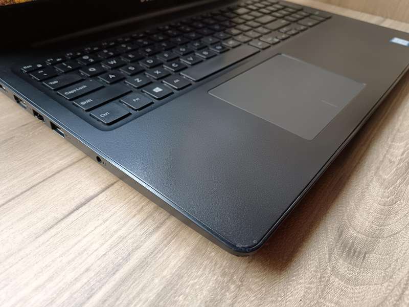 Dell Latitude 3590 Intel Core i3 + Free Laptop Bag