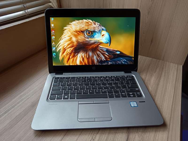 HP EliteBook 820 G3 Touchscreen Intel i5 + Free Laptop Bag