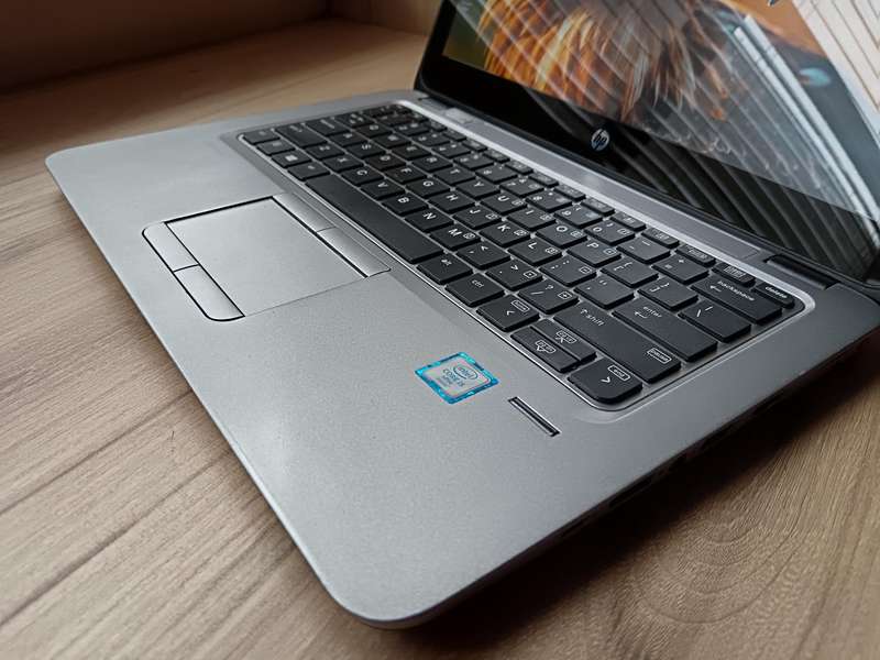 HP EliteBook 820 G3 Touchscreen Intel i5 + Free Laptop Bag