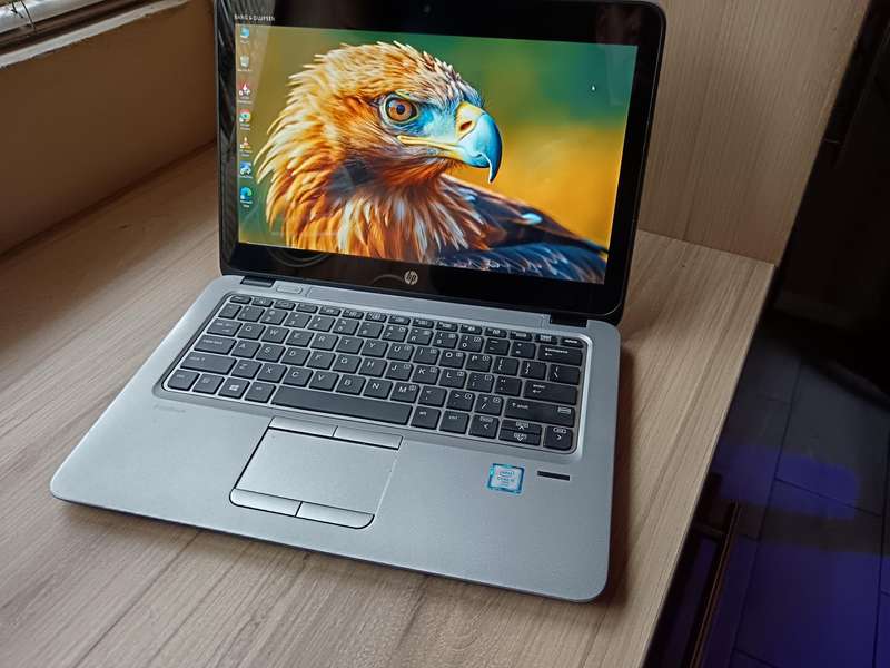 HP EliteBook 820 G3 Touchscreen Intel i5 + Free Laptop Bag