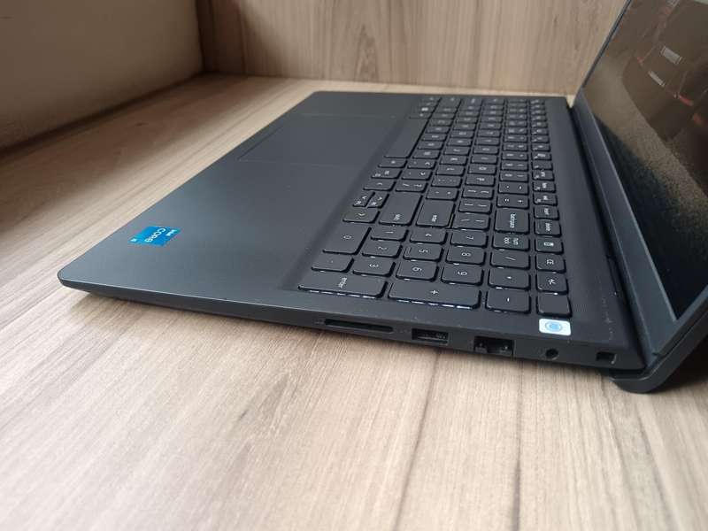 Dell Vostro 3520 Intel Core I5 11th Gen + Free Laptop Bag