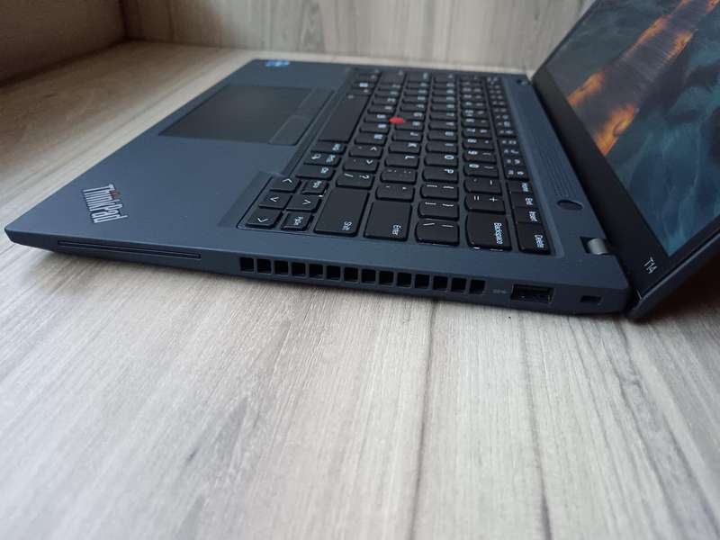 Lenovo Thinkpad T14 Touchscreen Gen 4 I5 13th Gen + Free Laptop bag