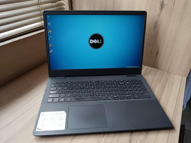 Dell Vostro 3500 11th Gen Intel Core i5 + Free Laptop Bag