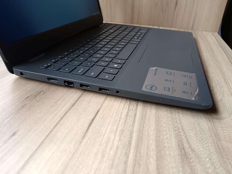 Dell Vostro 3500 11th Gen Intel Core i5 + Free Laptop Bag