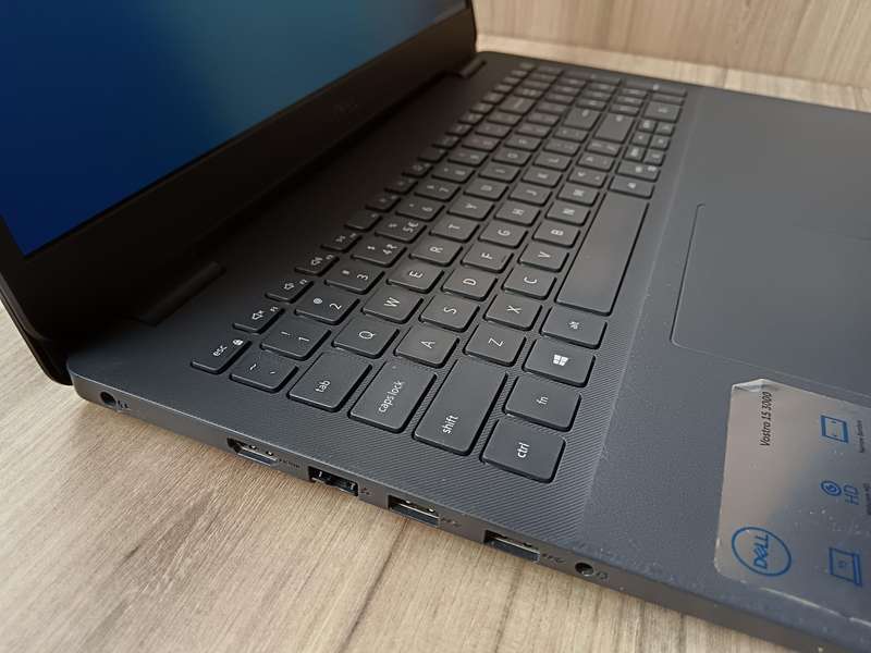 Dell Vostro 3500 11th Gen Intel Core i5 + Free Laptop Bag
