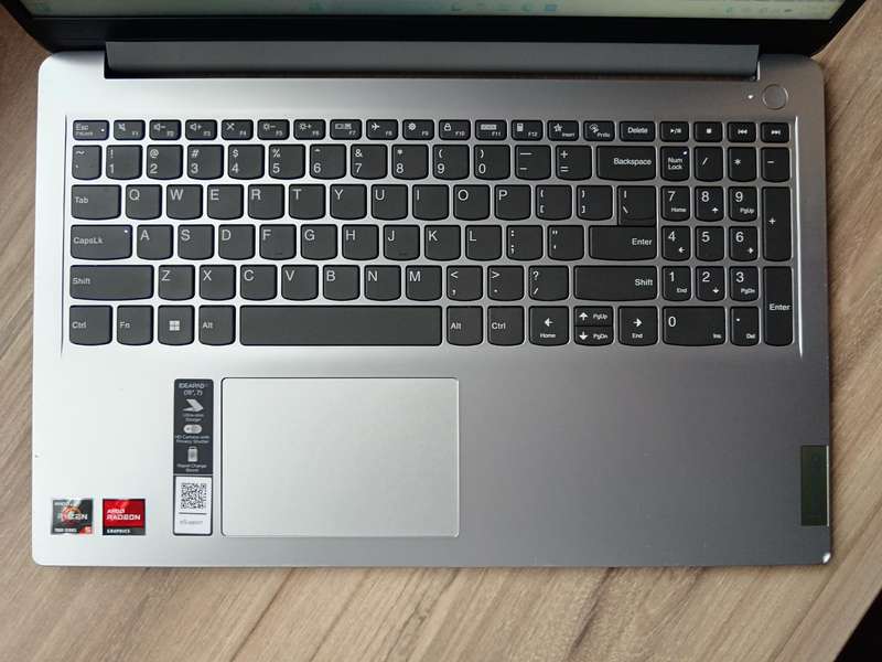 Lenovo IdeaPad 1 AMD Ryzen 5 7520U + Free Laptop Bag