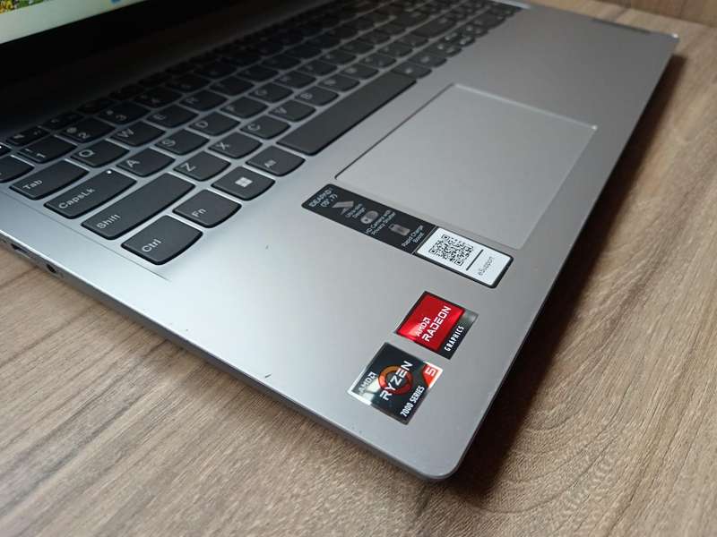Lenovo IdeaPad 1 AMD Ryzen 5 7520U + Free Laptop Bag