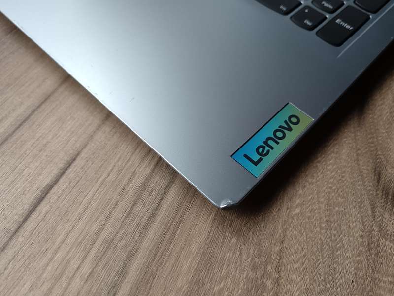 Lenovo IdeaPad 1 AMD Ryzen 5 7520U + Free Laptop Bag