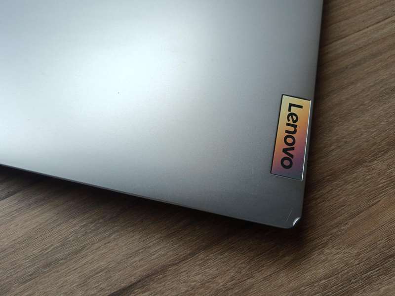 Lenovo IdeaPad 1 AMD Ryzen 5 7520U + Free Laptop Bag