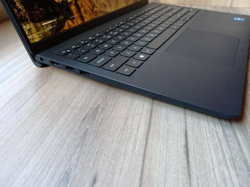 Dell Vostro 3520 Intel Core I3 12th Gen + Free Laptop Bag