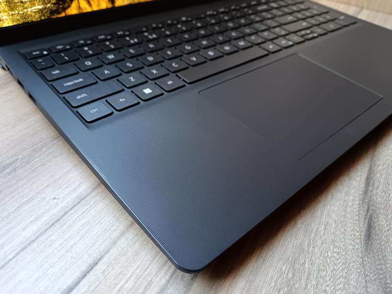 Dell Vostro 3520 Intel Core I3 12th Gen + Free Laptop Bag