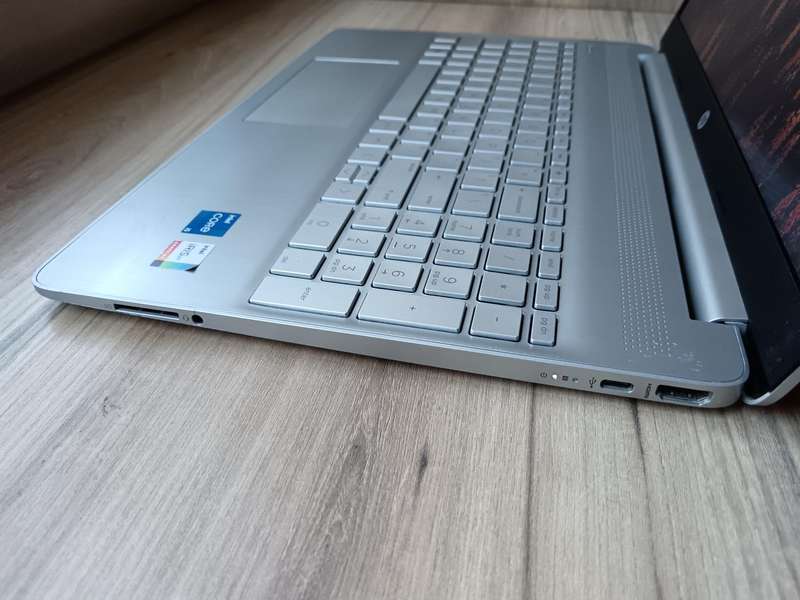 Hp laptop 15s-fq4xxx Intel Core i5 11th Gen + Free Laptop Bag