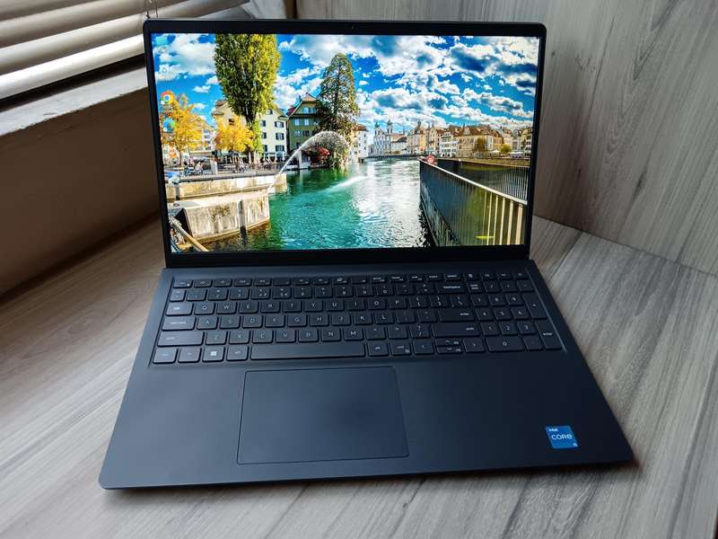 Dell Vostro 3520 Intel Core i5 11th Gen + Free Laptop Bag