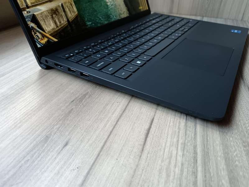 Dell Vostro 3520 Intel Core i5 11th Gen + Free Laptop Bag