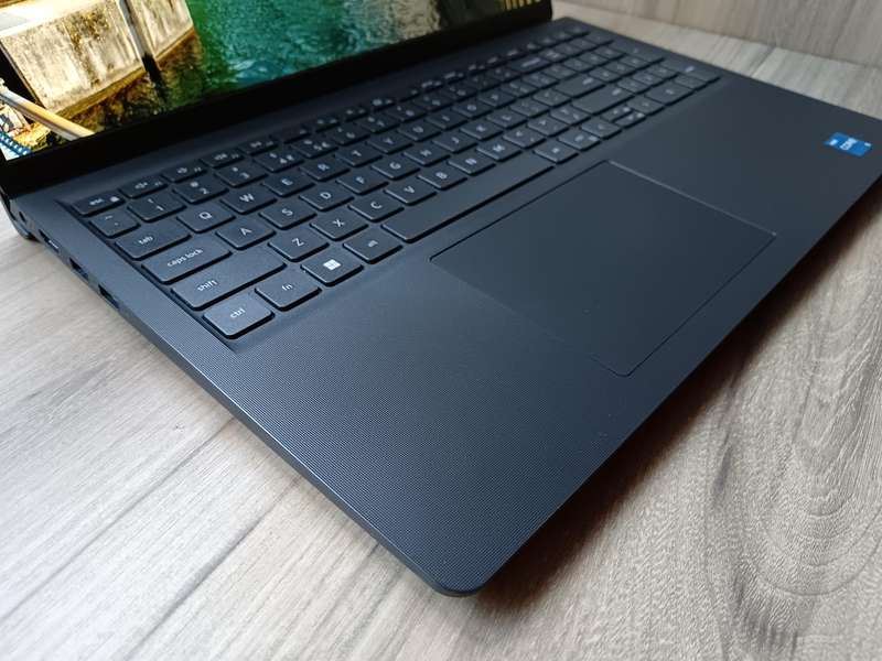 Dell Vostro 3520 Intel Core i5 11th Gen + Free Laptop Bag