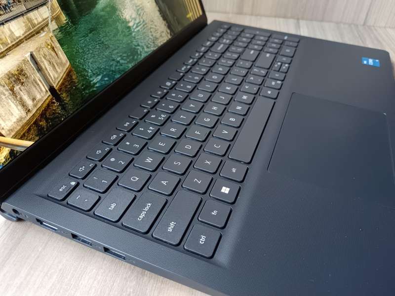 Dell Vostro 3520 Intel Core i5 11th Gen + Free Laptop Bag