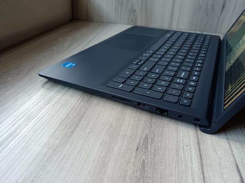Dell Vostro 3520 Intel Core i5 11th Gen + Free Laptop Bag