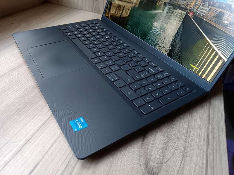 Dell Vostro 3520 Intel Core i5 11th Gen + Free Laptop Bag