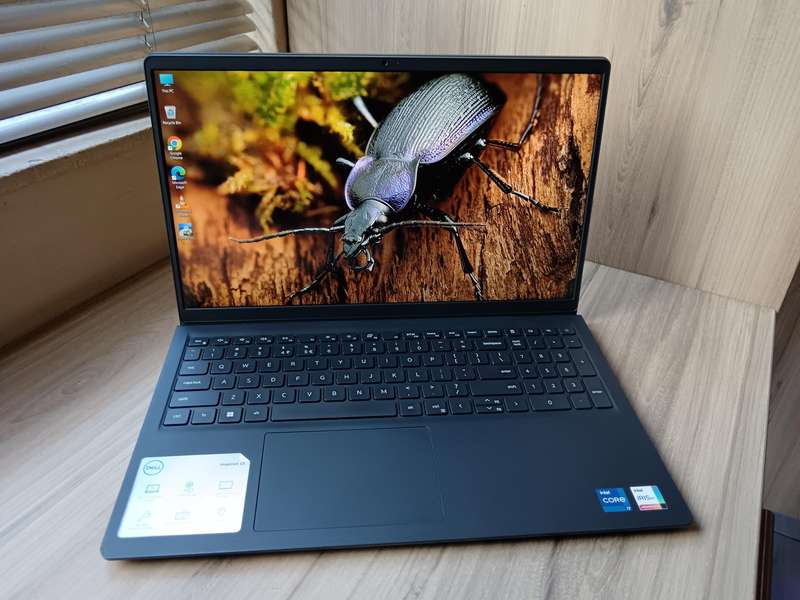 Dell Inspiron 15 3520 12th Gen Intel Core i7 + Free Laptop Bag