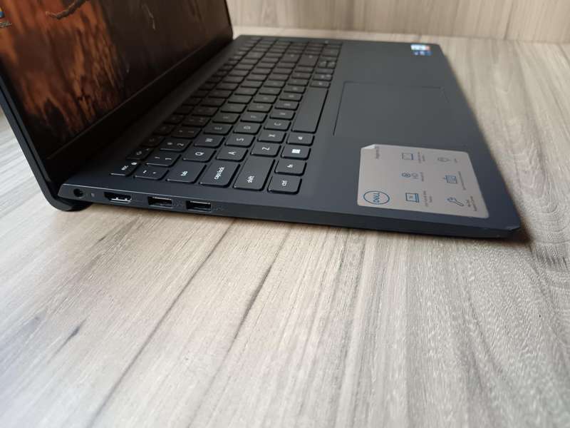 Dell Inspiron 15 3520 12th Gen Intel Core i7 + Free Laptop Bag