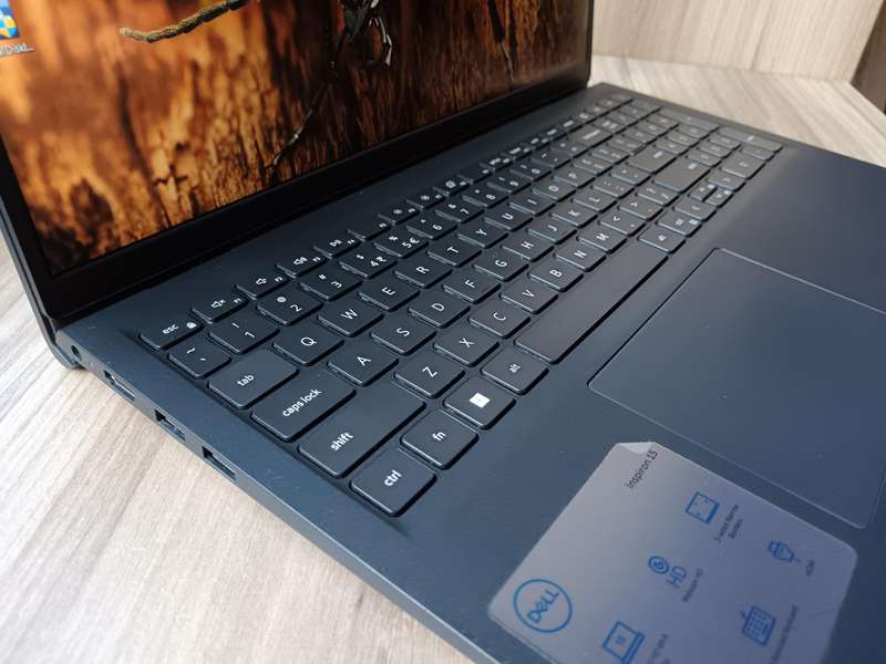 Dell Inspiron 15 3520 12th Gen Intel Core i7 + Free Laptop Bag