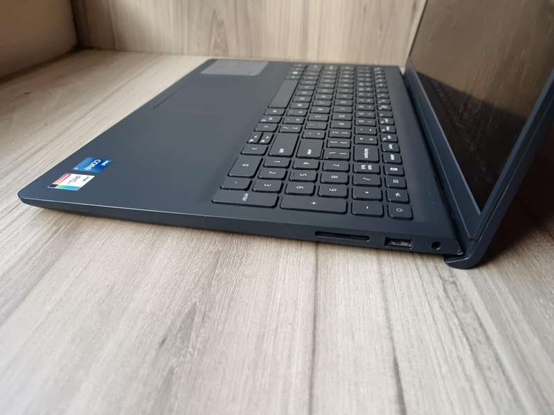 Dell Inspiron 15 3520 12th Gen Intel Core i7 + Free Laptop Bag