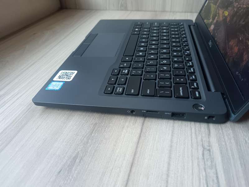 Dell Latitude 7300 TOUCHSCREEN Intel Core i7 + Free Laptop Bag